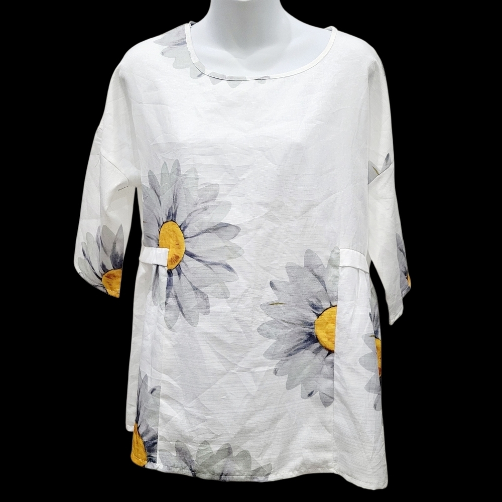 2/$20 Y2K White With Yellow Sunflower Top Blouse Size: XL